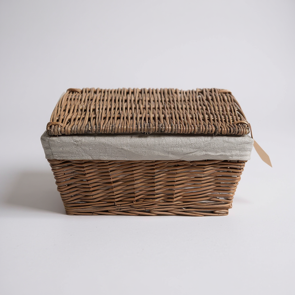 Lined wicker basket with lid