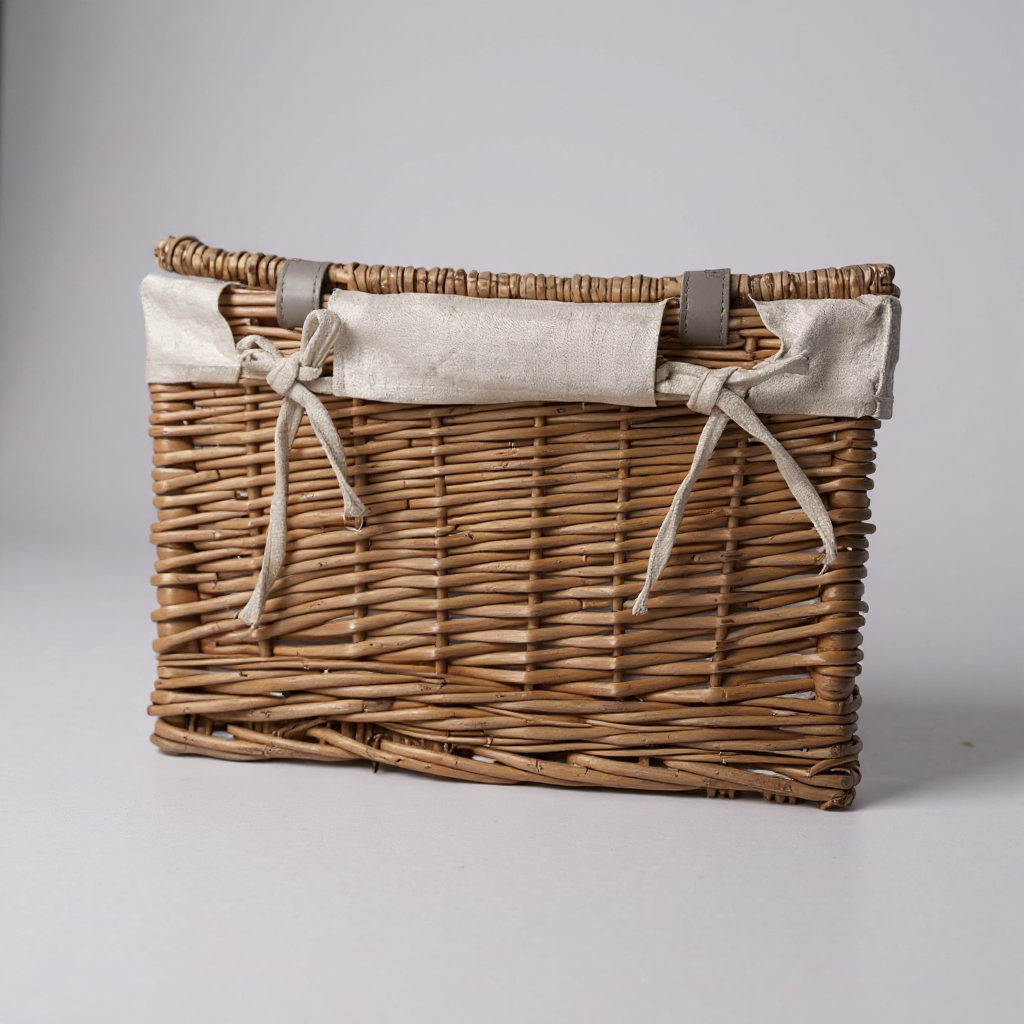 Lined wicker basket with lid