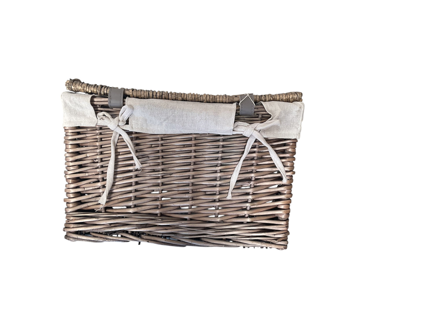 Lined wicker basket with lid